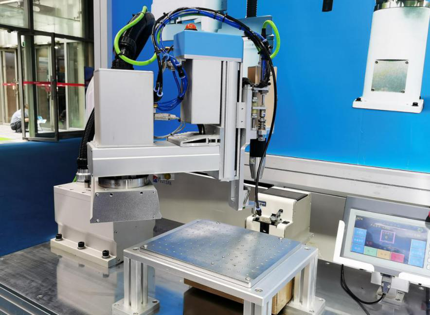 智能螺絲刀搭載協(xié)作機器人 智能螺絲刀搭載協(xié)作機器人